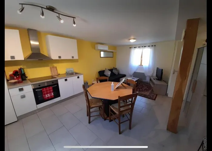 De Charme La Roche Aux Lions *